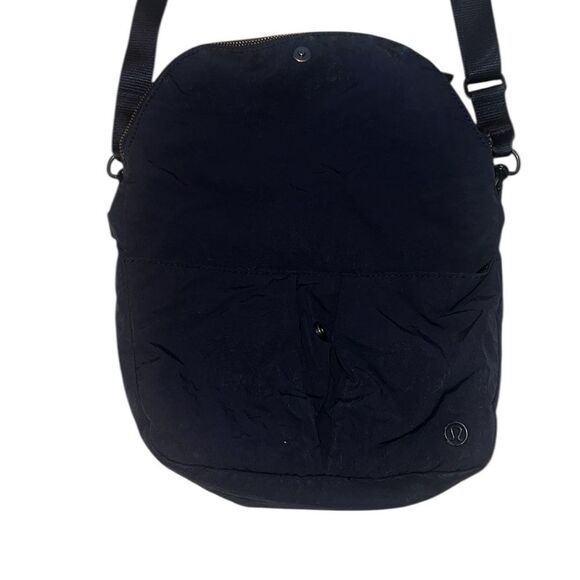 🔥 Lululemon Black Crossbody Messenger‎ Bag 🔥 - Picture 4 of 10
